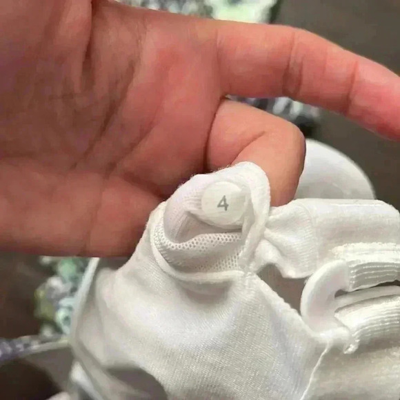 ✨2/$40✨🍋lululemon🍋 | Amala Purple and green floral iris polka dot tank top - Picture 9 of 9